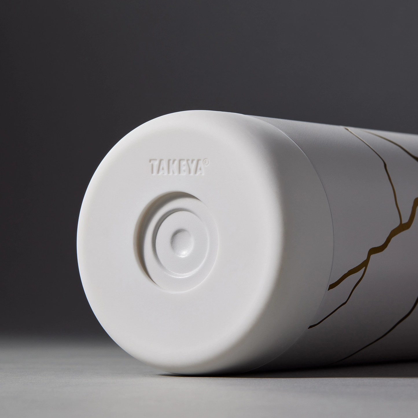 kintsugi-water-bottle-with-straw-lid-d8 51389-TK_HO25_Kintsugi_Takeya9255.png