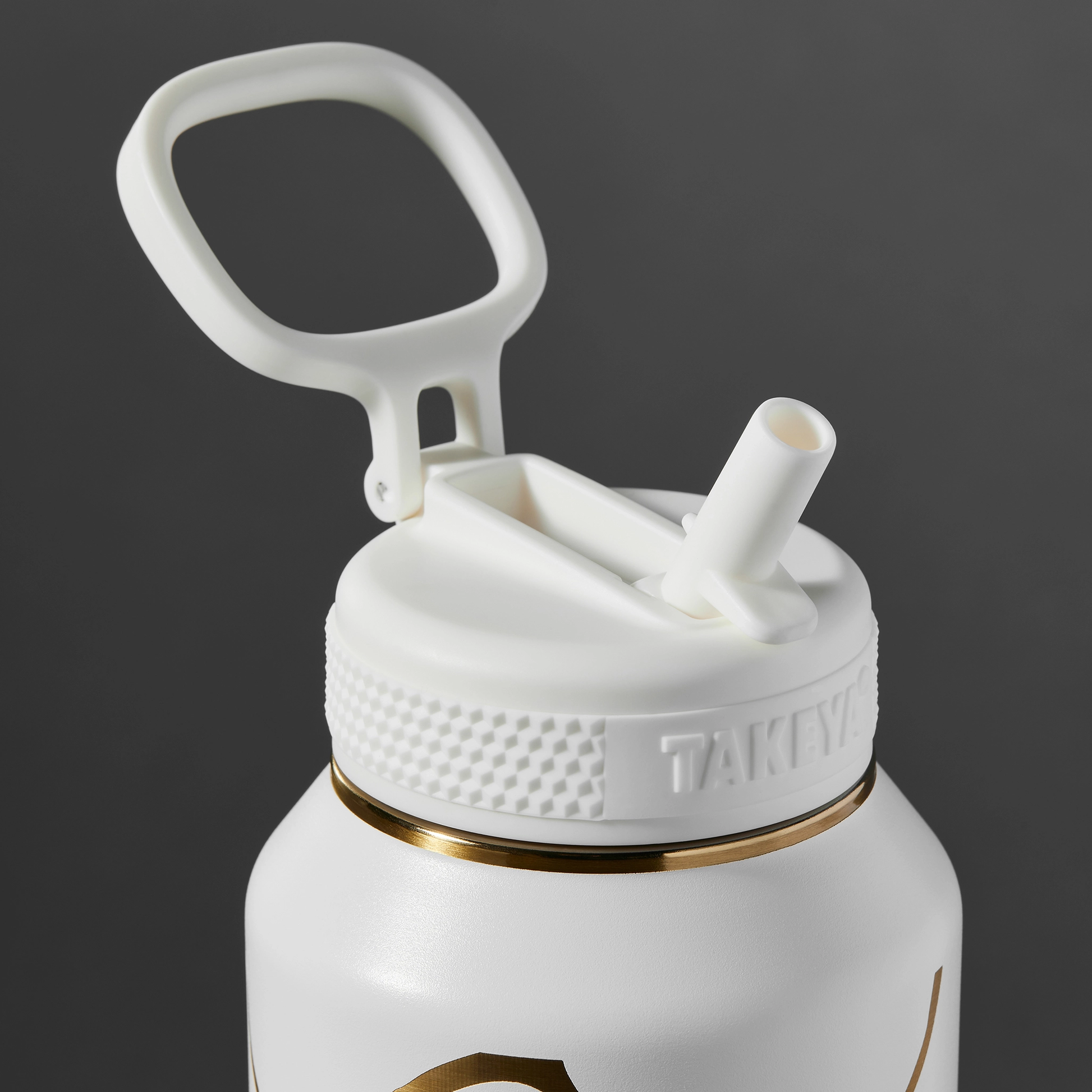 kintsugi-water-bottle-with-straw-lid-d8 51389-TK_HO25_Kintsugi_Takeya9271.png