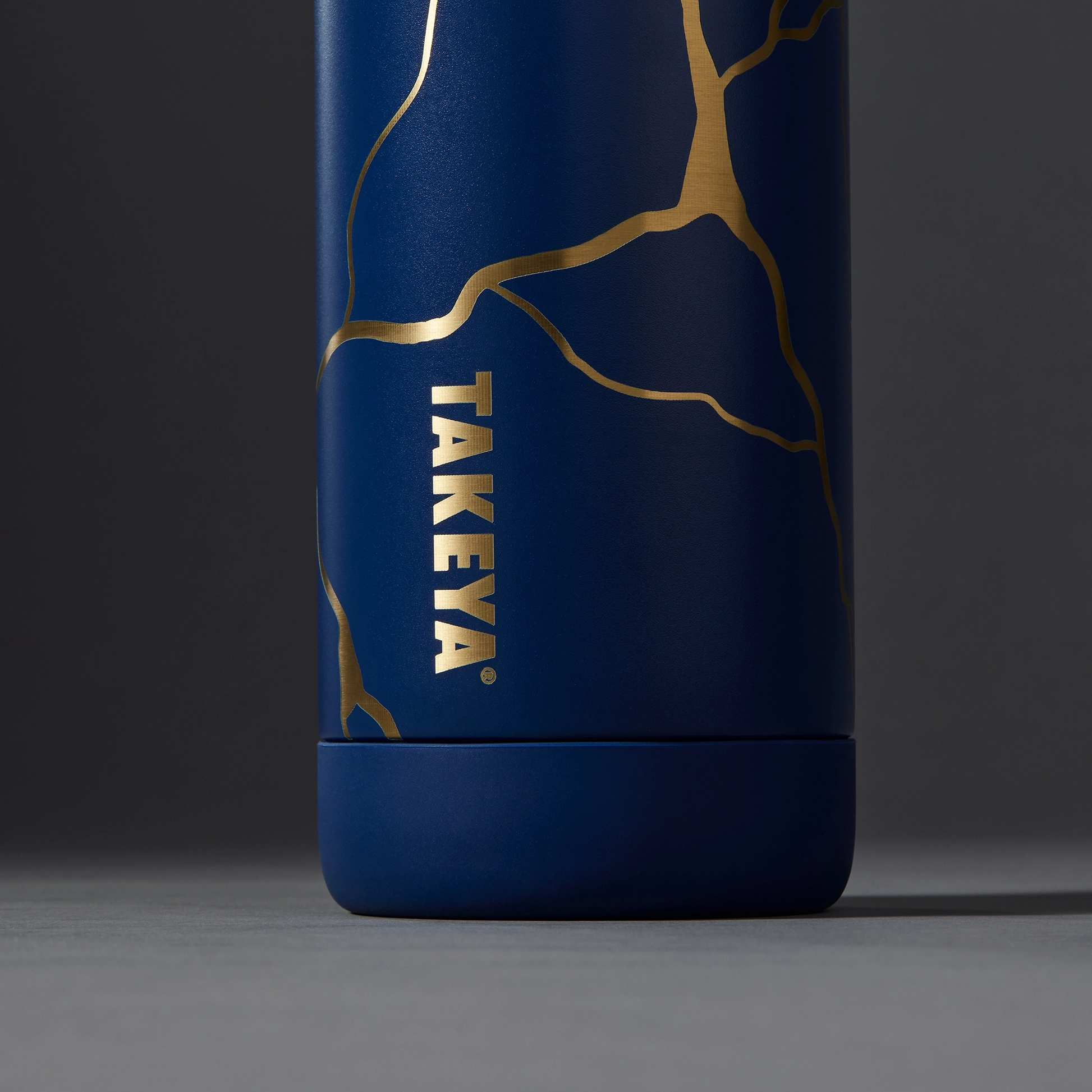 kintsugi-water-bottle-with-spout-lid-x7 51390-TK_HO25_Kintsugi_Takeya9241_Crop.png